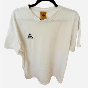 Nike acg White t-shirt size medium
